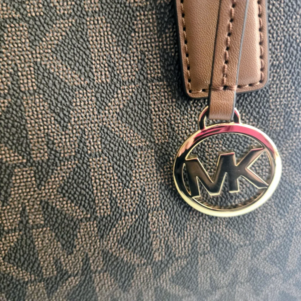 New! Michael Kors Emilia Medium Logo Tote Bag - Brown/Acorn" 358 - Picture 15 of 15